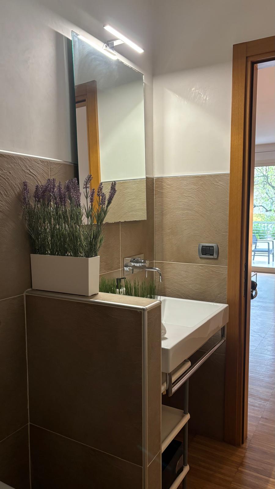 Bagno di servizio al piano terra