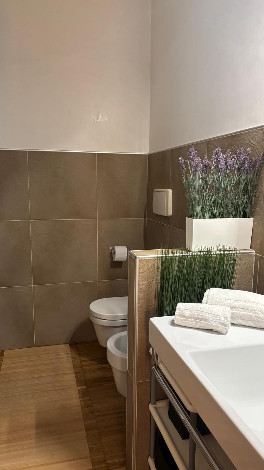 Bagno di servizio — dettaglio